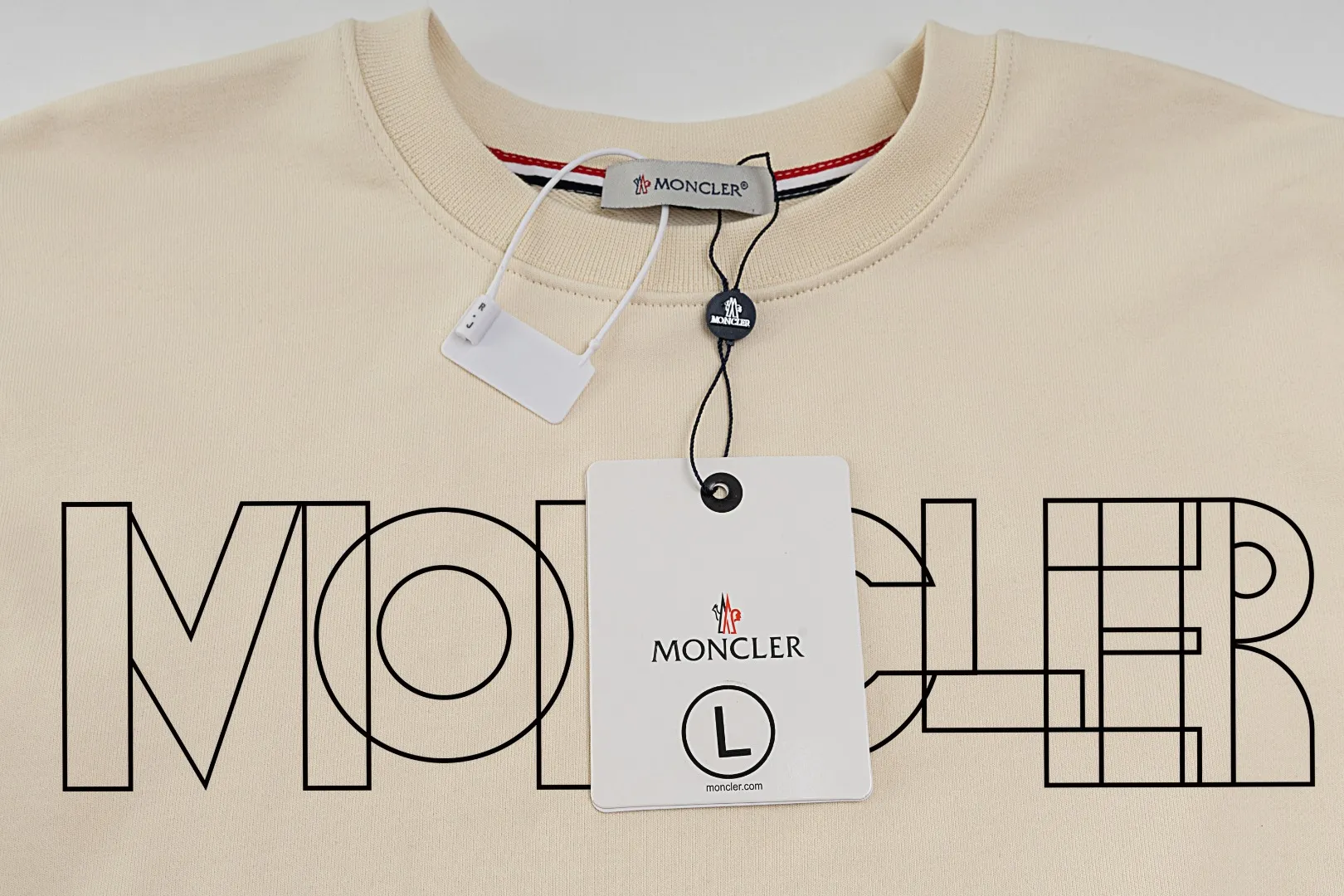 【 Quality】【 MONCLER】【In Stock 】 2024 New Arrival Premium 3D LOGO ， ， Premium ⚠️ ： 460 ， 21S 10S 26/2 1*1 ！ ， ， ， ， ， ！ Same Style ✔️ Same Style： ❗ ✔️【 Same Style， In Stock！】 ➡️Size：S M L XL XXL ➡️ ：Black White ⚠️Size Size